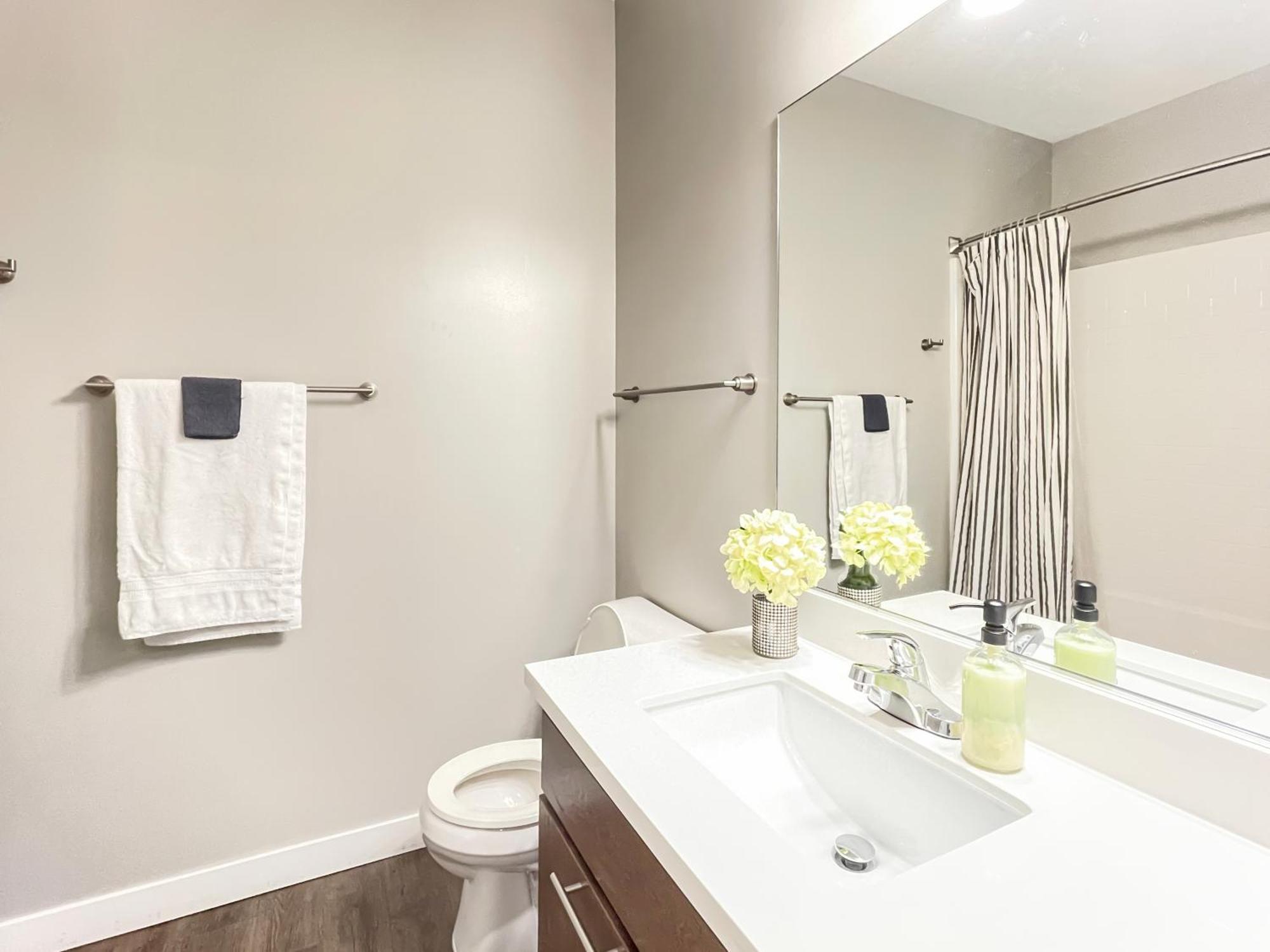 Large Downtown 2Br -Hot Tub-Downtown! Apartment Des Moines Exterior foto